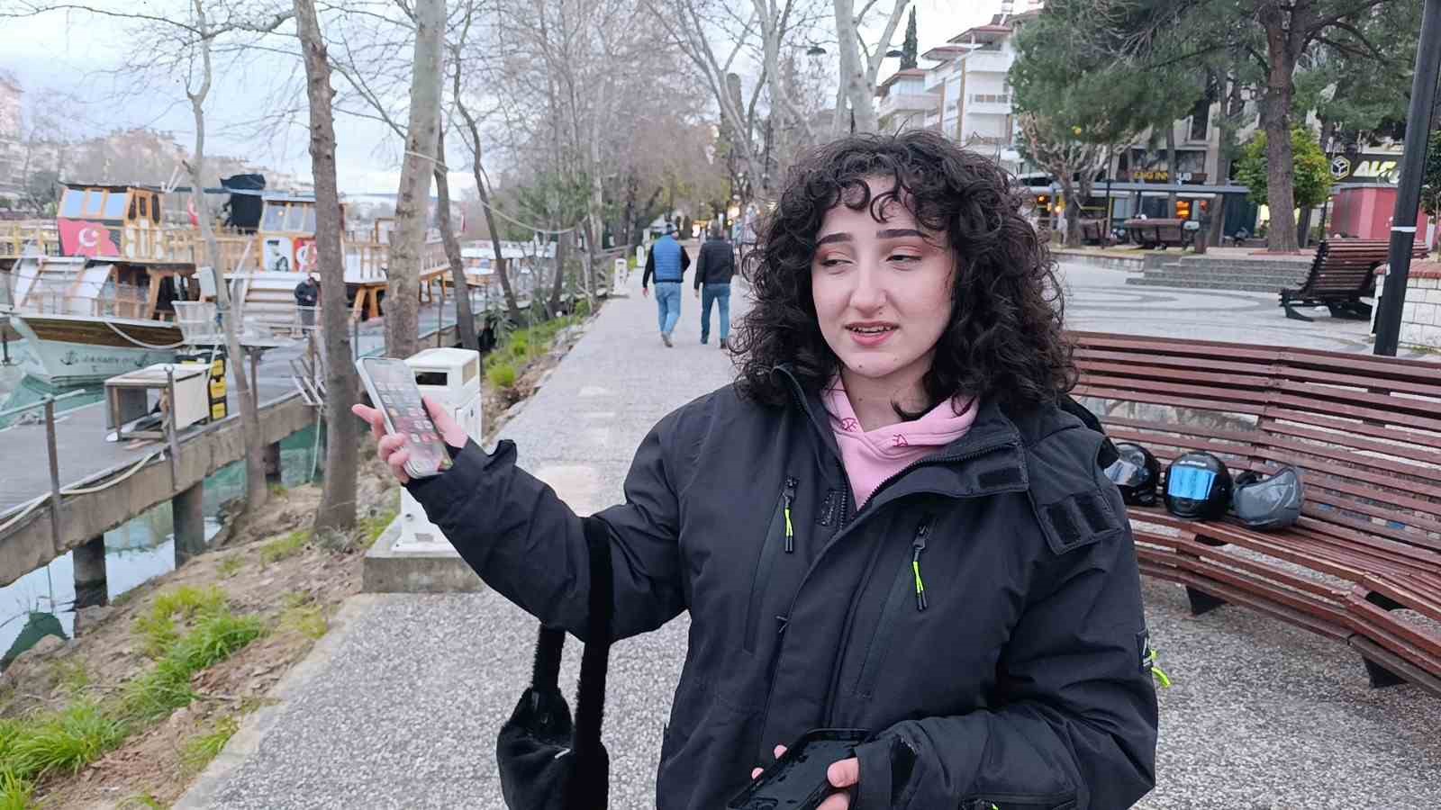 Genç kızın ırmağa düşürdüğü telefon dalgıçlar tarafından çıkartıldı