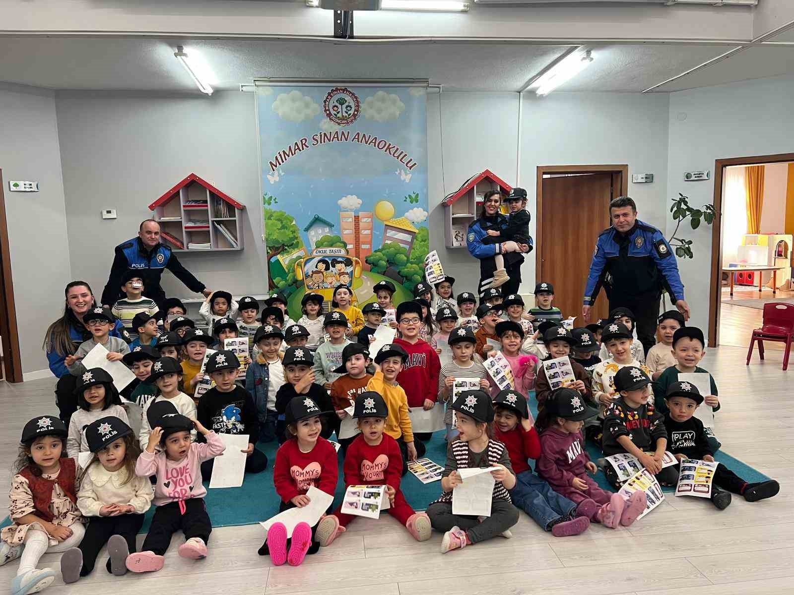 Emniyetten çocuklara güvenlik eğitimi