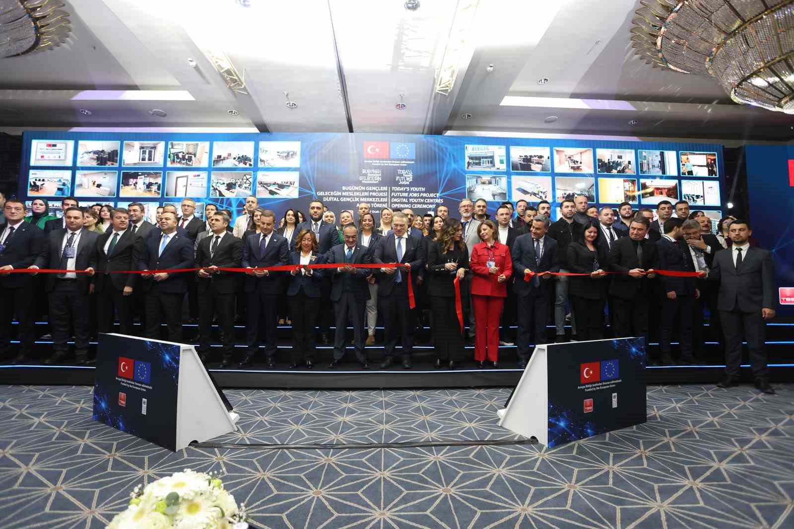 Mersin’de Dijital Gençlik Merkezi açıldı