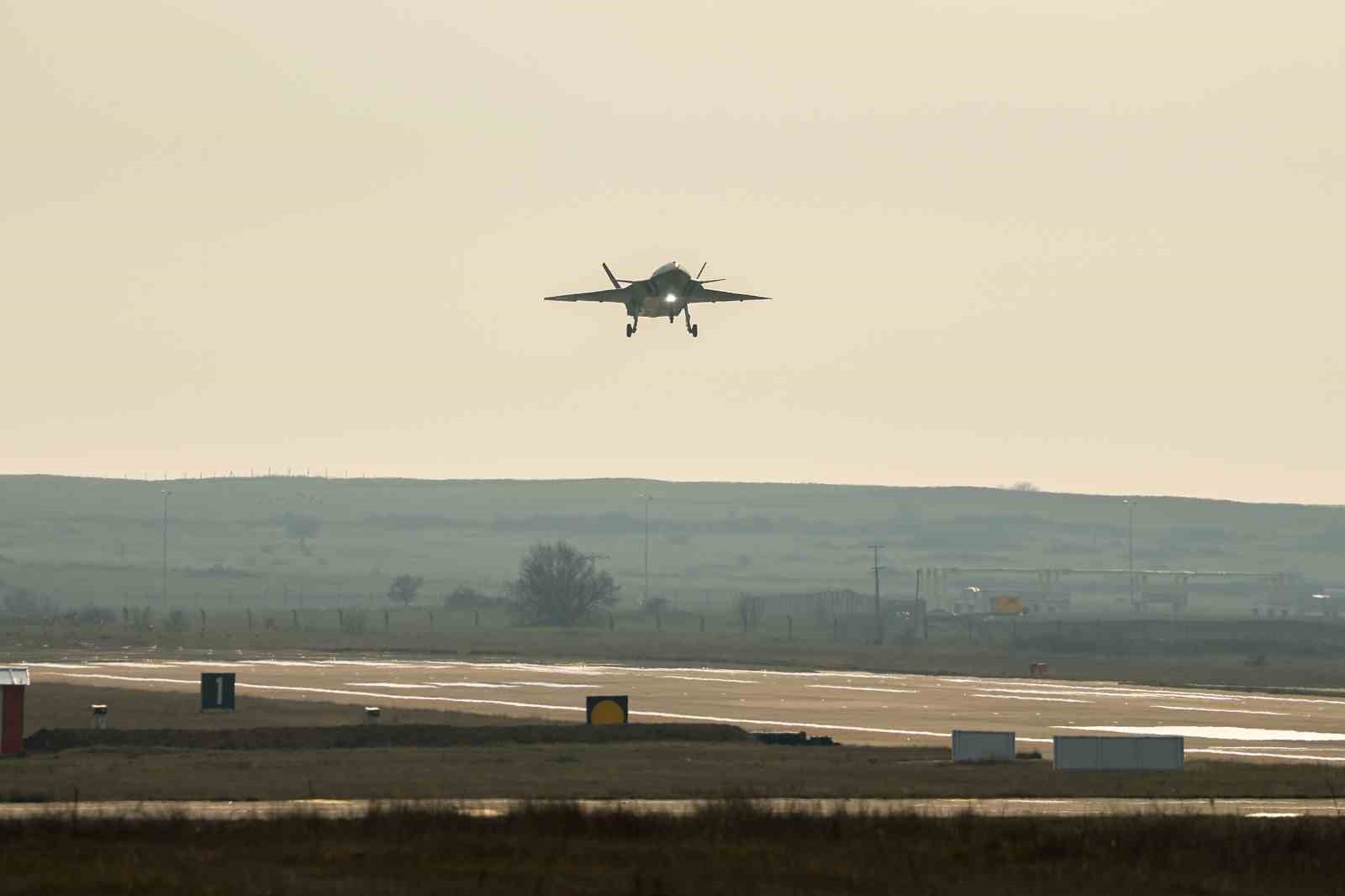 Bayraktar Kızılelma&rsquo;nın u&ccedil;uş testleri başarıyla devam ediyor
