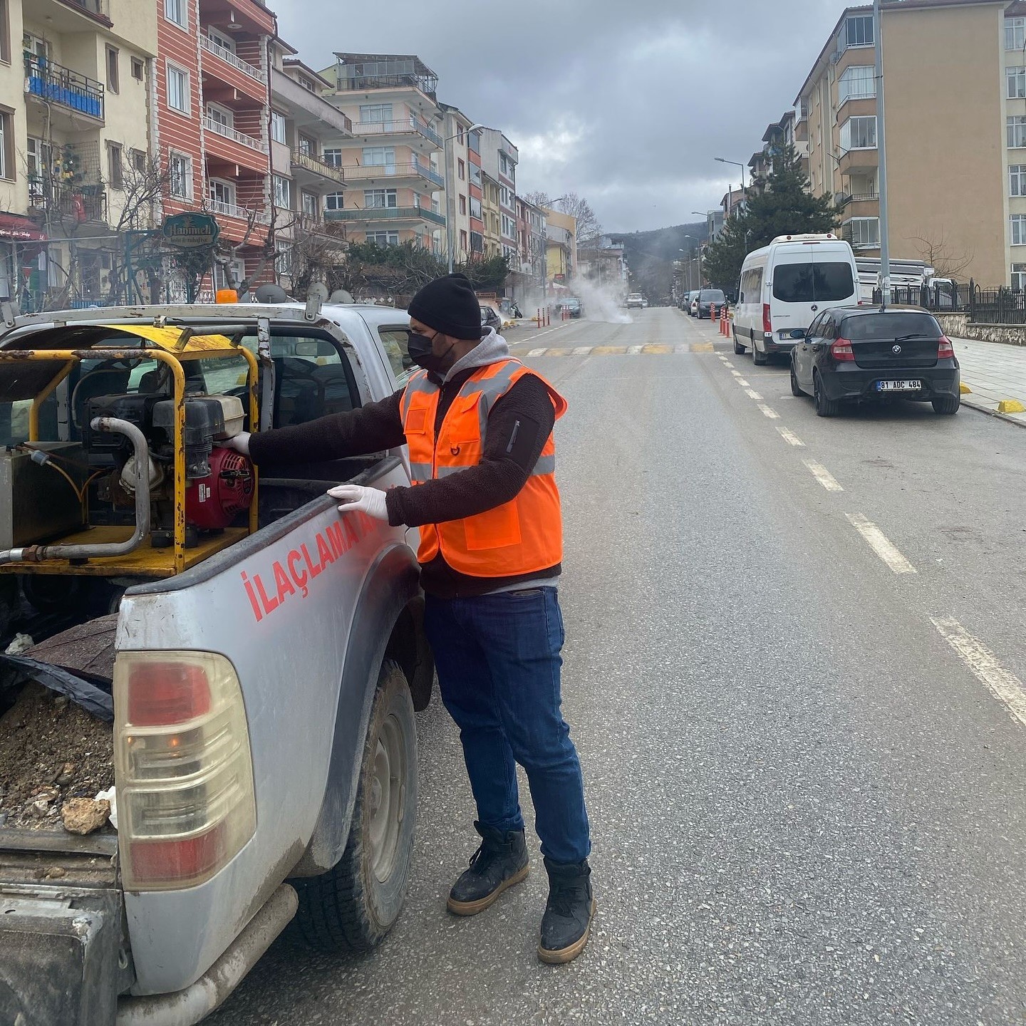 S&ouml;ğ&uuml;t Belediyesi&rsquo;nden sinek ve larva ila&ccedil;lama atağı
