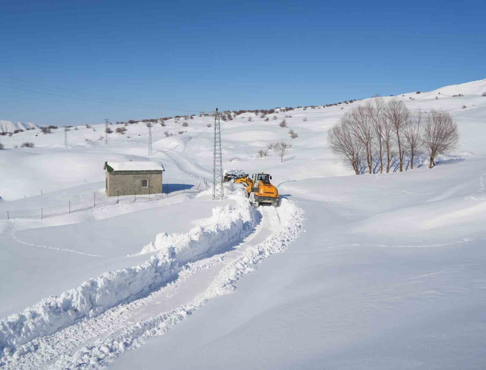 K&ouml;y&uuml;n tek sakini ailenin erzakı bitti, ekipler seferber oldu
