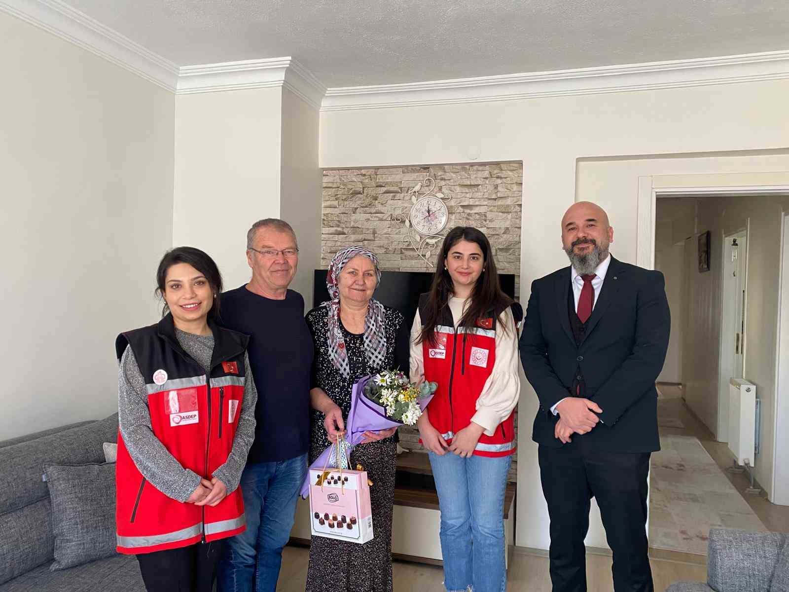 Engelli Evde Bakım Hizmeti’nden faydalanan çeyrek asırdır evli olan çifte ziyaret