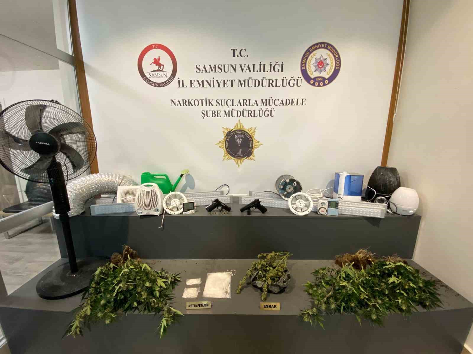 Uyuşturucu operasyonunda evde &ouml;zel iklimlendirme sistemiyle kenevir yetiştirme odası ele ge&ccedil;irildi
