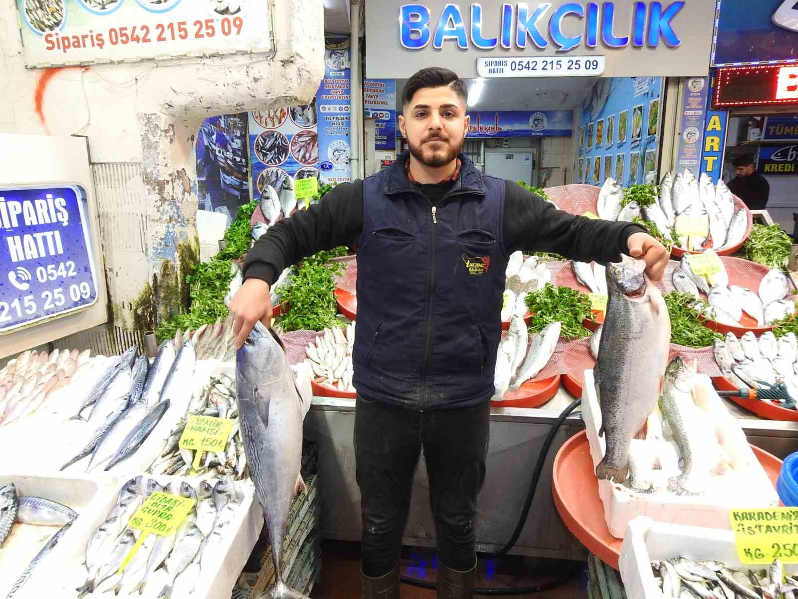 Gaziantep’te tezgahlar Ramazan öncesi balık çeşitleriyle şenlendi