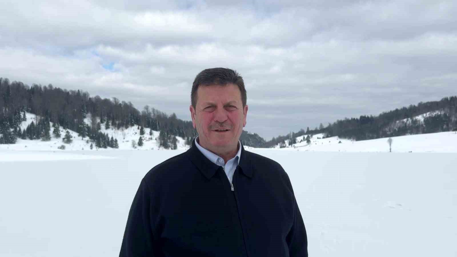 G&ouml;renleri hayran bırakan manzara: Film platosu değil, buz tutan g&ouml;letler
