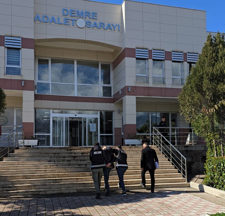 Antalya’da FETÖ operasyonlarında 62 şüpheli tutuklandı