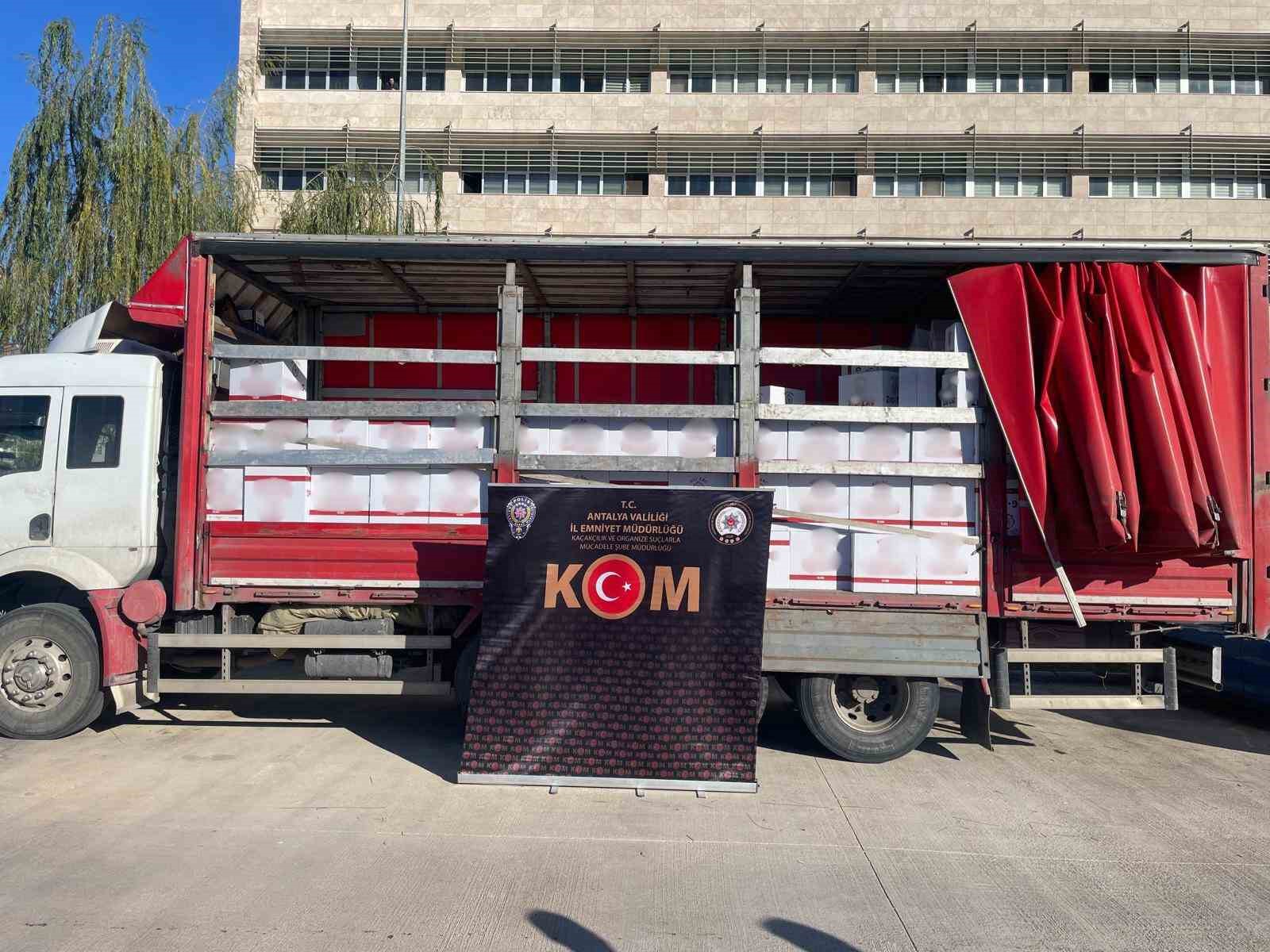 Antalya&rsquo;da FET&Ouml; operasyonlarında 62 ş&uuml;pheli tutuklandı
