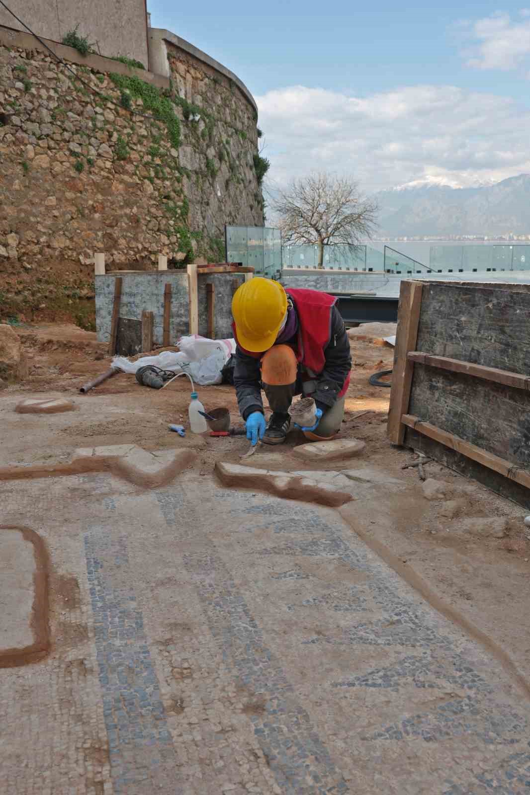 Hıdırlık Kulesi’nde heyecan verici arkeolojik keşif
