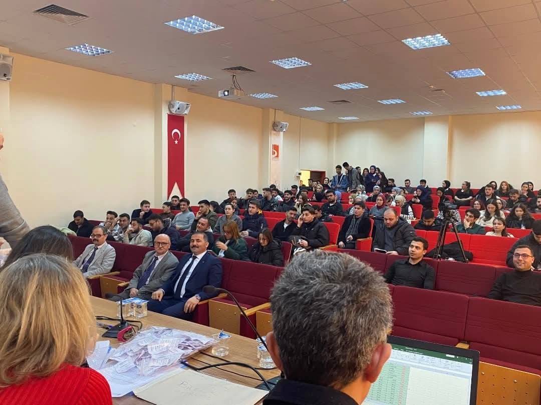 BŞE&Uuml;&rsquo;de İŞKUR Gen&ccedil;lik Programı kur&rsquo;aları &ccedil;ekildi
