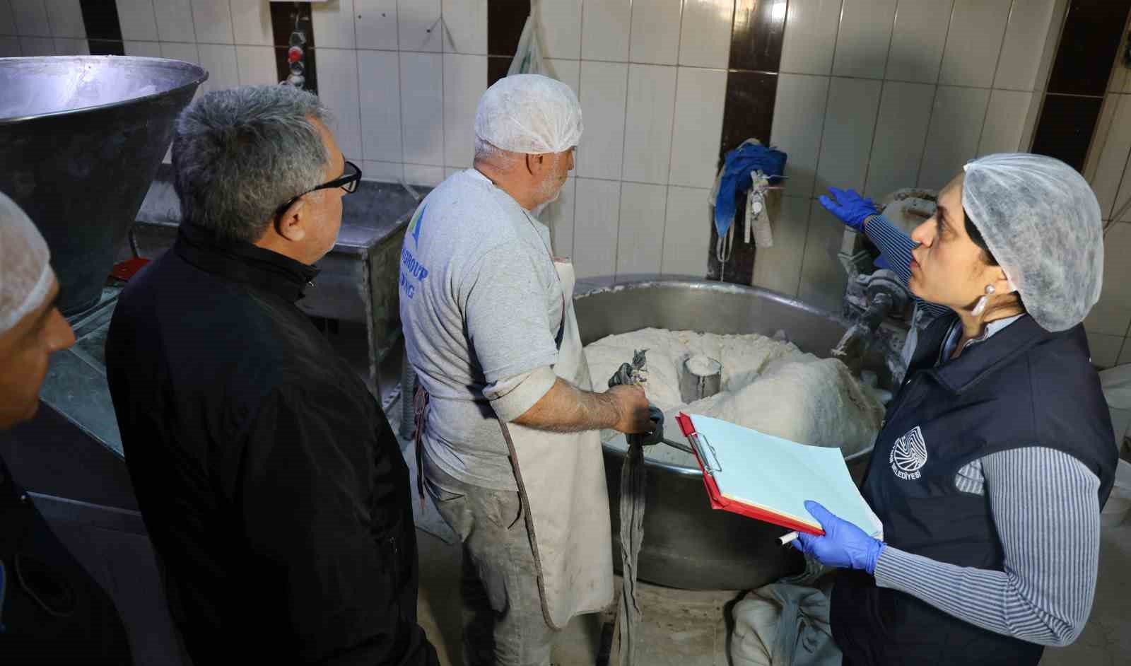 Adana’da zabıtadan şok denetim: Hijyene uymayan fırına ceza