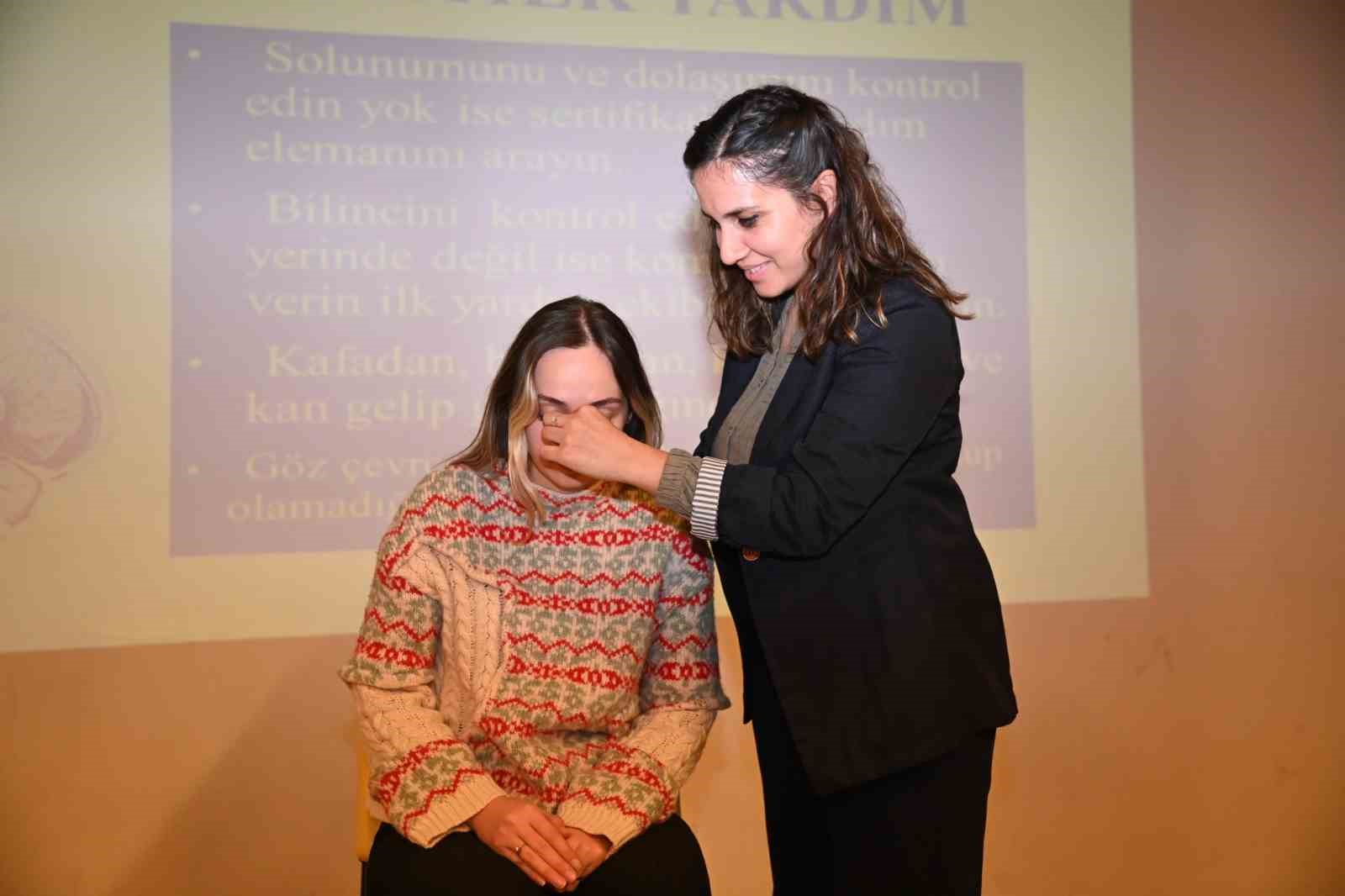 Manisa Büyükşehir çalışanlarına ilk yardım eğitimi verildi
