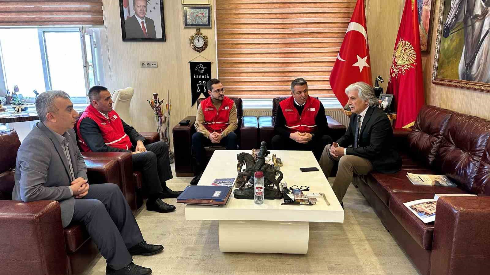 T&uuml;rk Kızılay Manisa ve Şehzadeler Kaymakamlığı, 200 aileye sıcak iftar yemeği ulaştıracak
