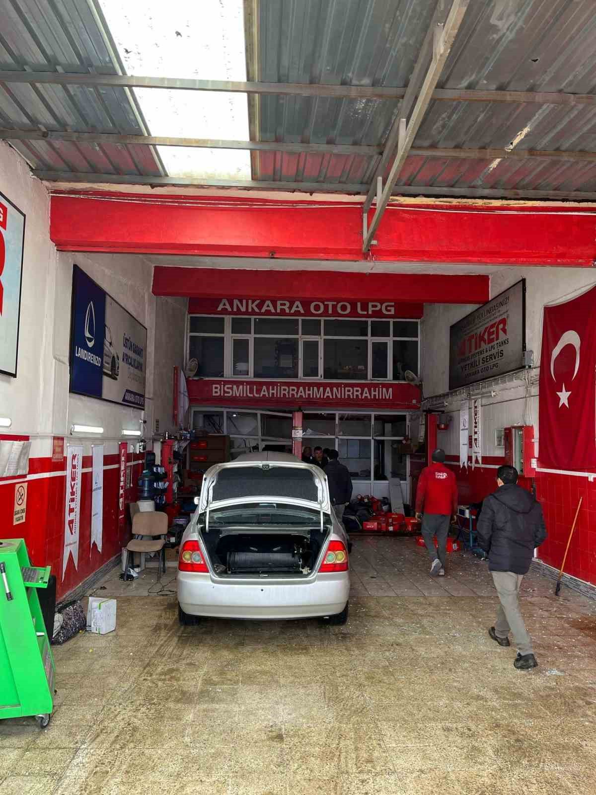 LPG tankından dökülen gaz patlamaya neden oldu: 4 yaralı
