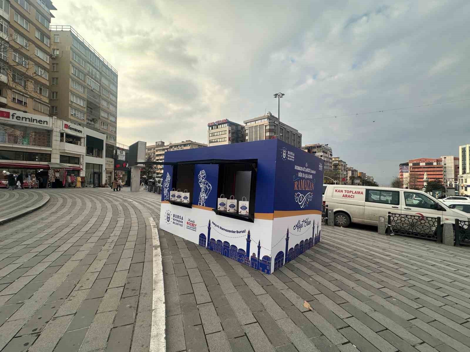 Bursa Büyükşehir Belediyesi iftara yetişemeyenlerin yanında
