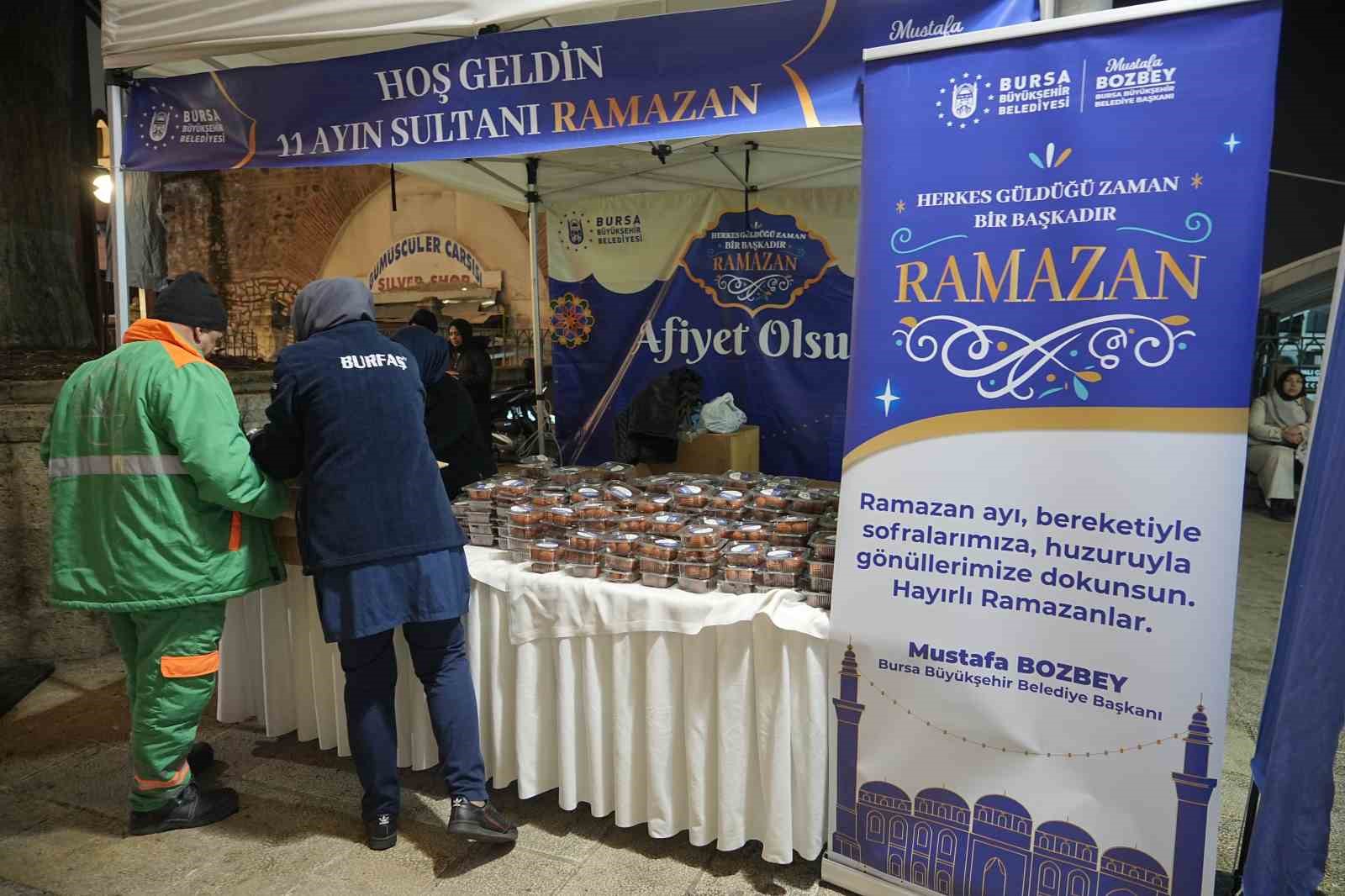 Bursalılar ilk teravih için Ulu Cami’ye koştu