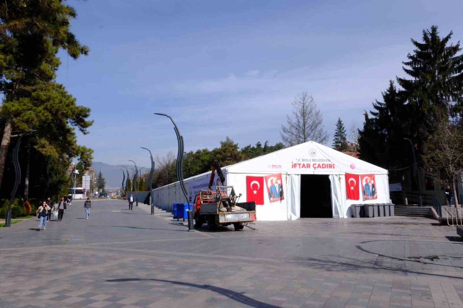 Ramazan ayında binlerce kişiye iftar hizmeti