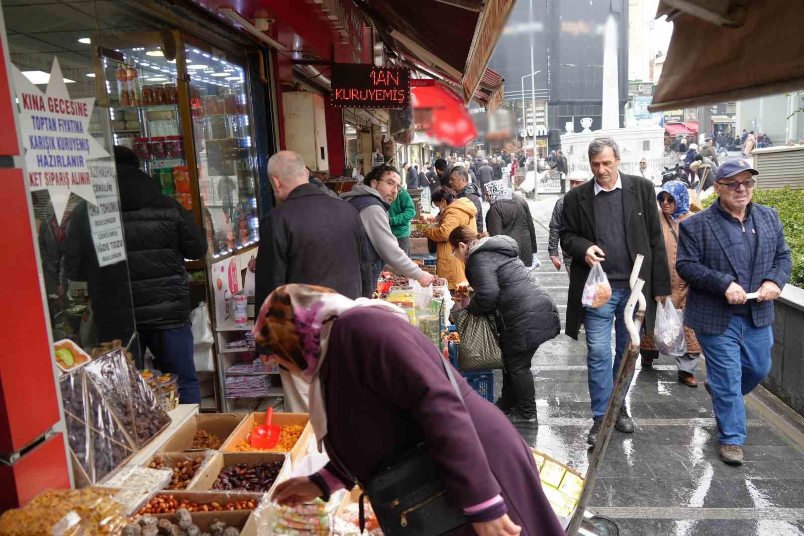 Çarşı pazarda Ramazan bereketi