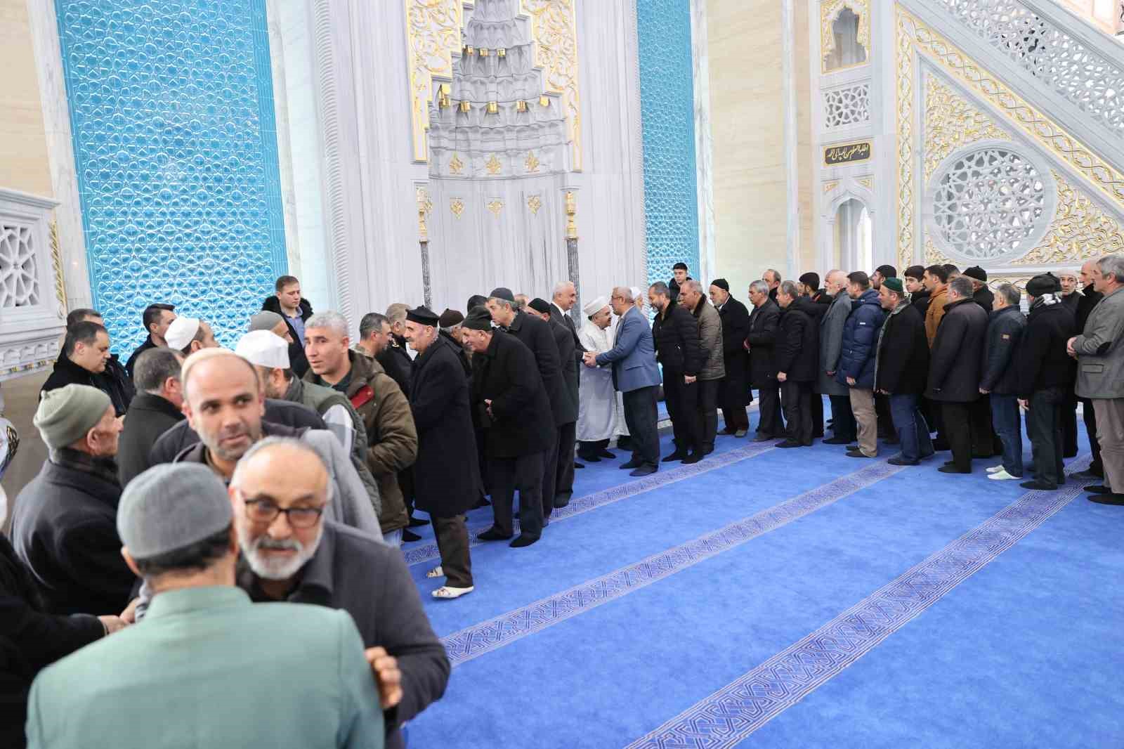 Muş&rsquo;ta 12 bin kişilik cami ibadete a&ccedil;ıldı
