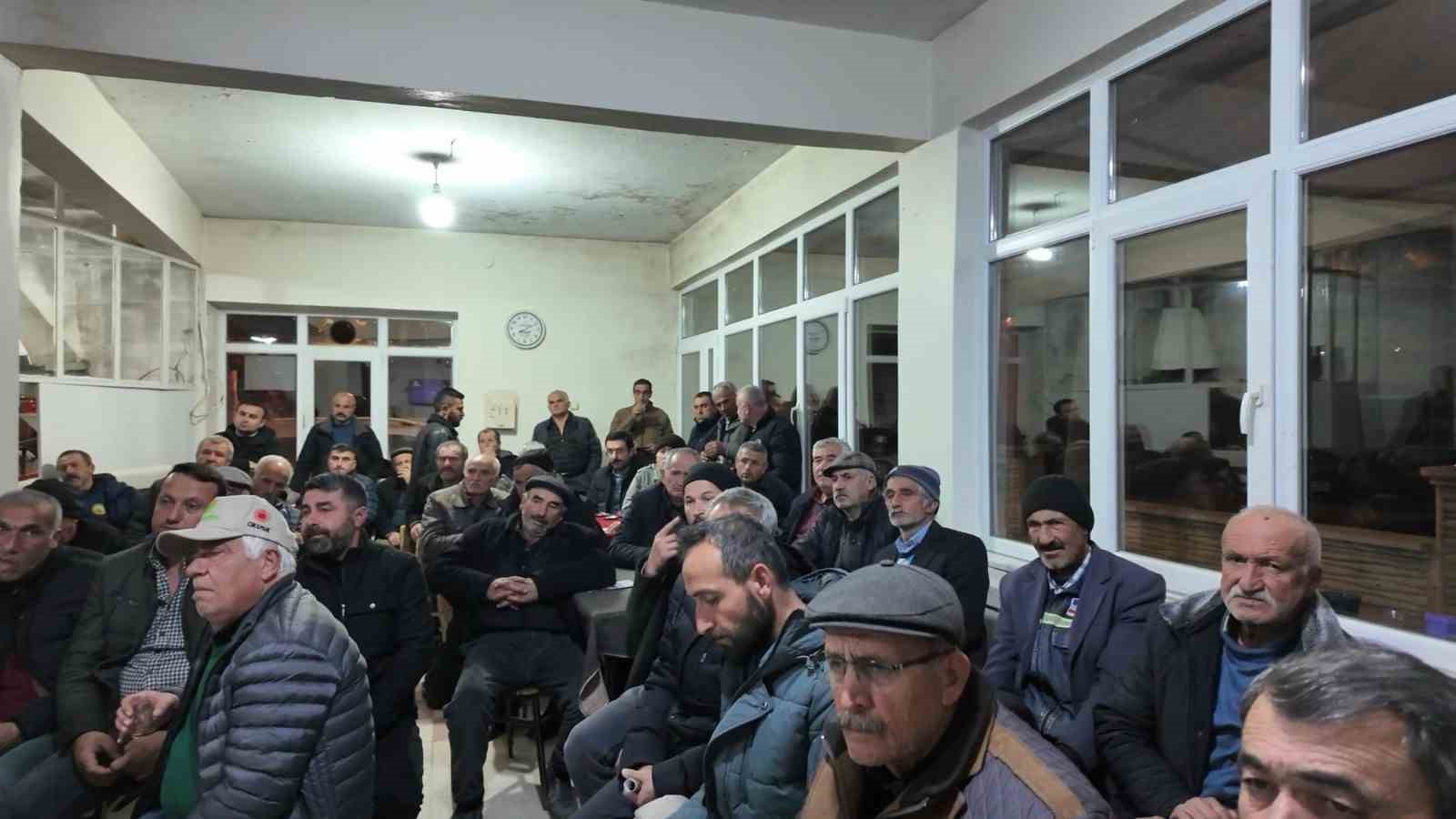 Eğirdir&rsquo;de elma i&ccedil; kurduyla m&uuml;cadele i&ccedil;in iyi tarım uygulamaları toplantısı
