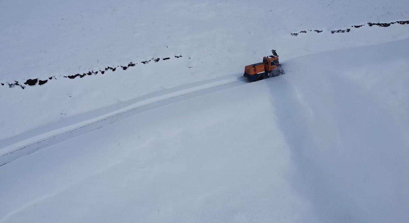 Iğdır&rsquo;da kapalı k&ouml;y yollarının a&ccedil;ılması i&ccedil;in &ccedil;alışmalar devam ediyor
