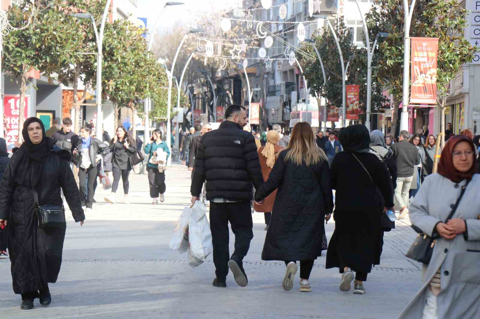 Sakarya’da çarşı ve pazarlarda Ramazan yoğunluğu yaşandı