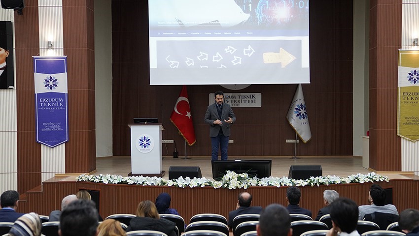 ET&Uuml; eğitimde yapay zekayı ve g&uuml;ncel gelişmeleri konuştu
