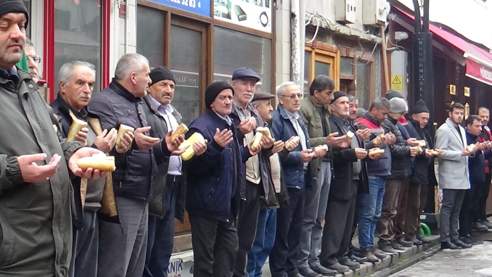 7 asırdır her cuma "esnaf duası" ediyorlar
