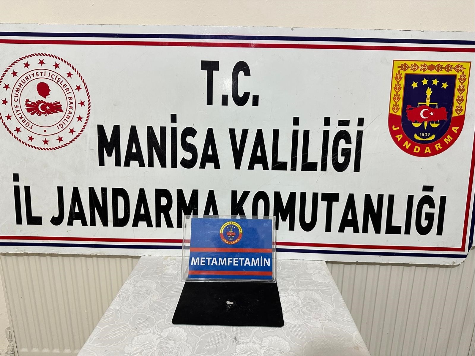 Manisa&rsquo;da uyuşturucu satıcılarına jandarma darbesi
