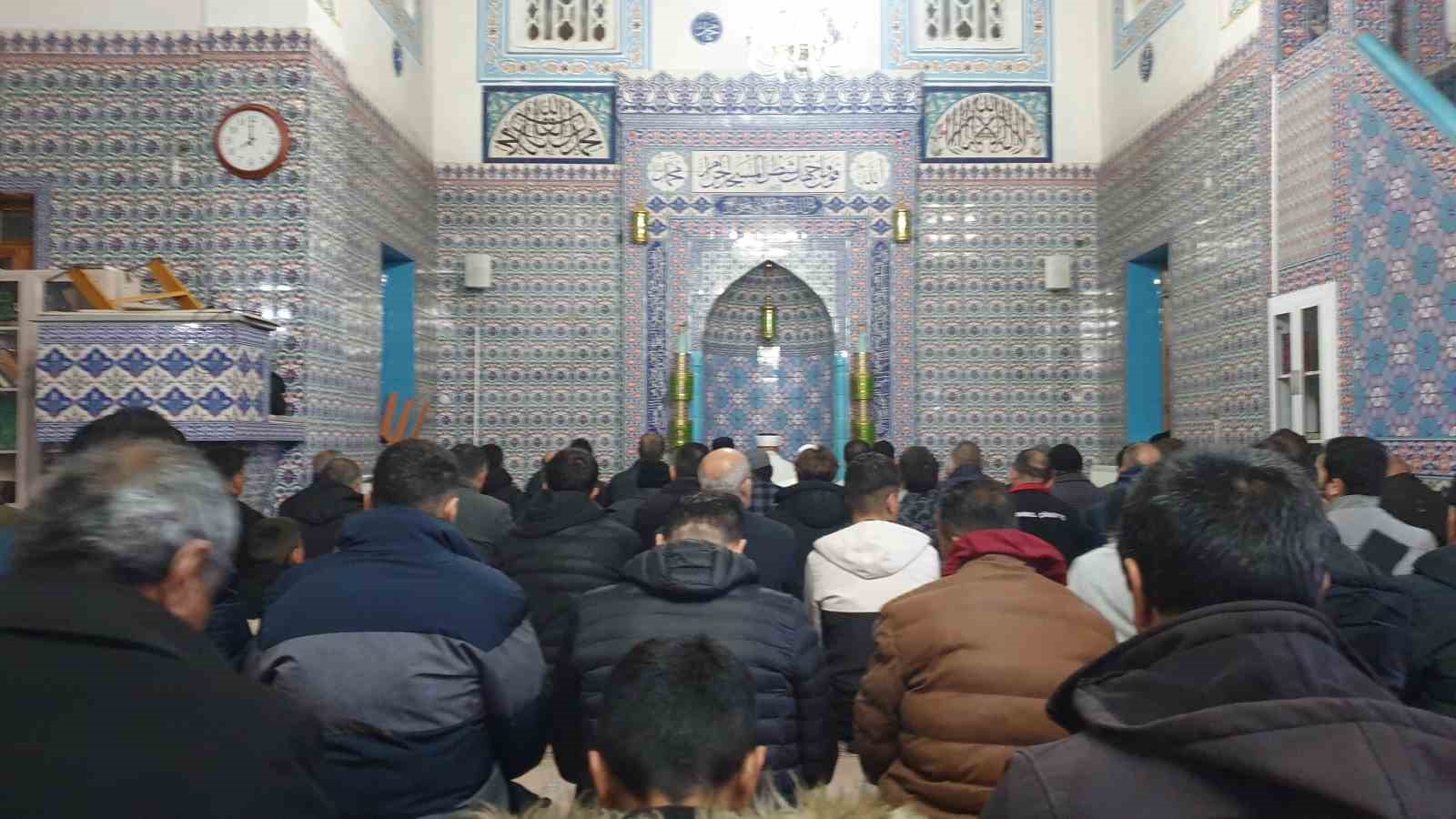Başkale&rsquo;de Ramazan ayının ilk teravih namazı kılındı
