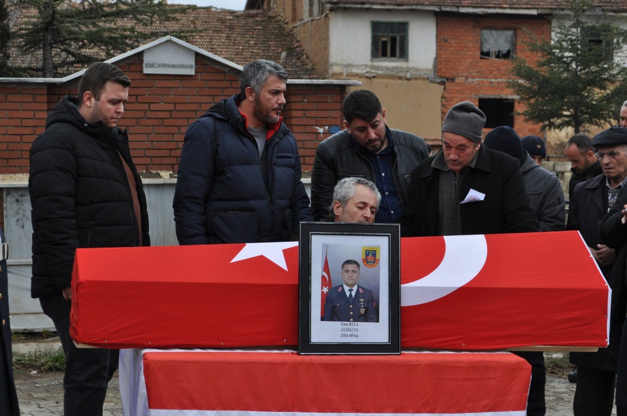 Arkadaşının silahıyla kendini vuran uzman çavuş Isparta’da toprağa verildi