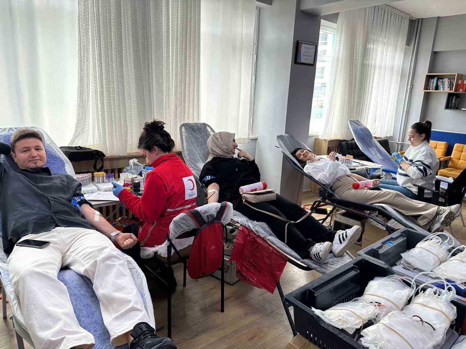 Okulda kan bağışı kampanyası: 1 günde 142 ünite kan bağışı yapıldı