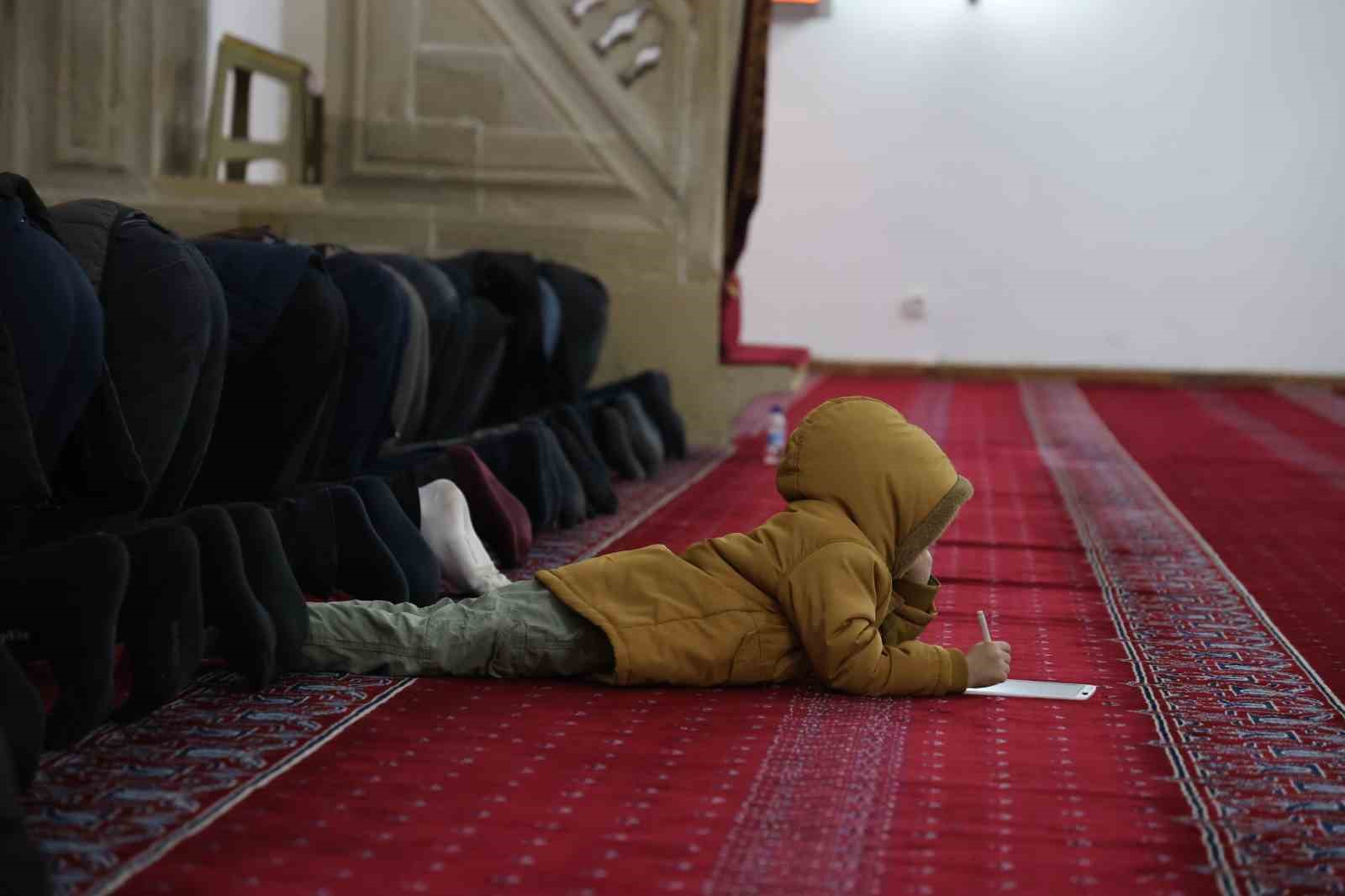 Bin 600 yıllık camide teravih namazı heyecanı