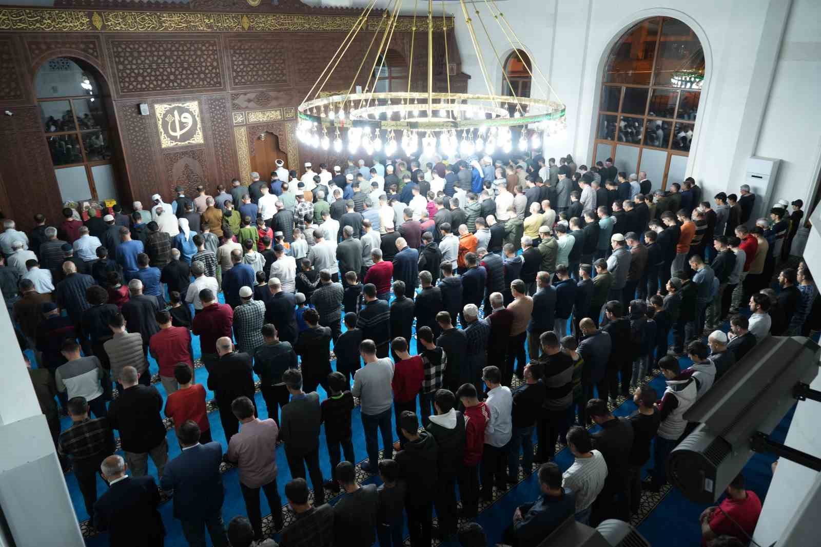 Muş’ta ilk teravih namazı kılındı