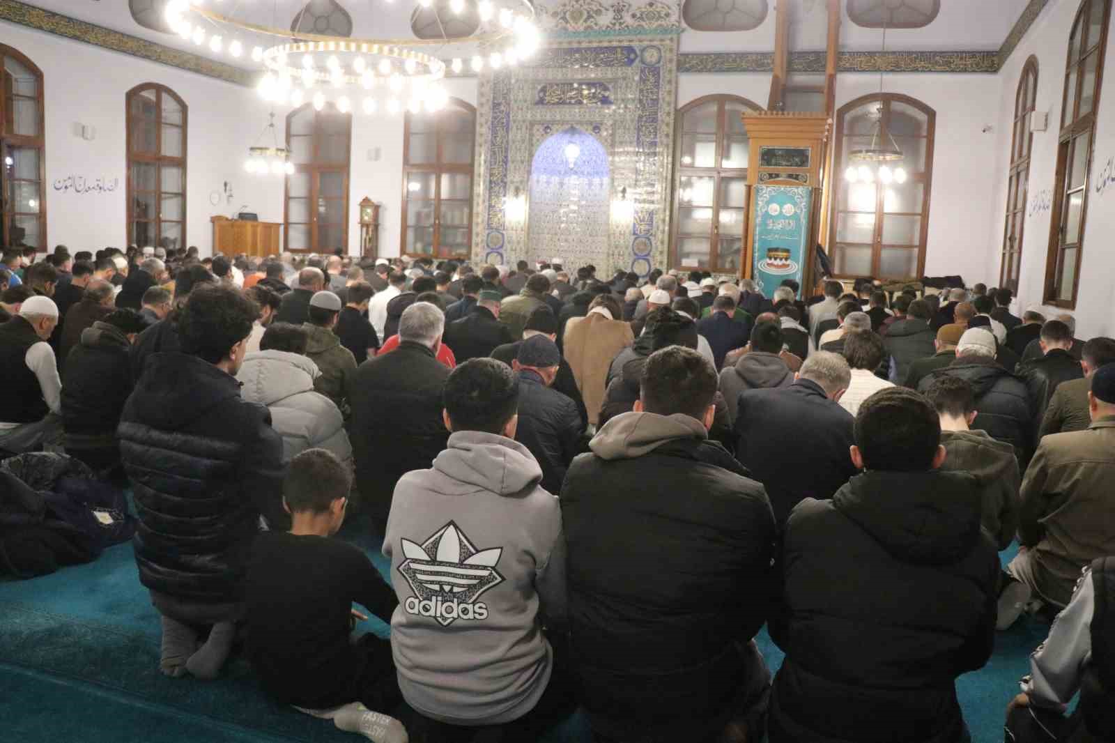 Sakarya&rsquo;da ilk teravih namazı kılındı
