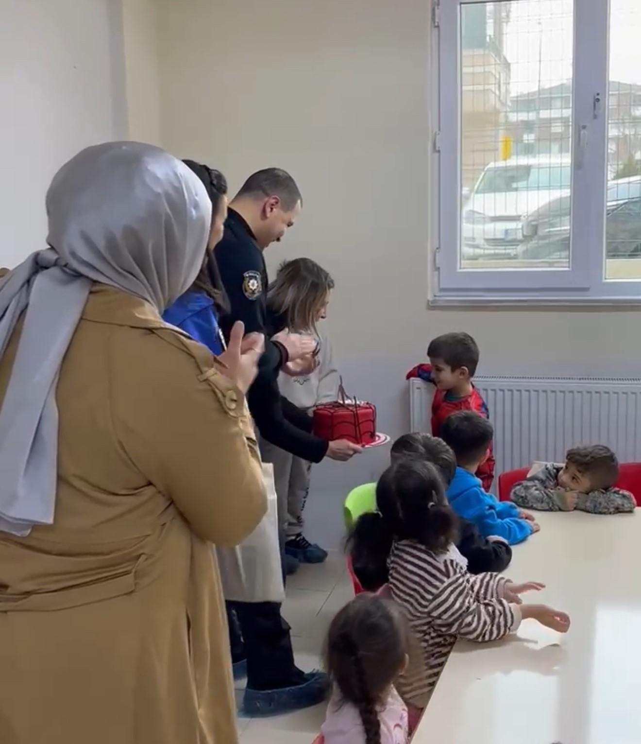Şehit polisin oğluna anlamlı doğum g&uuml;n&uuml; kutlaması
