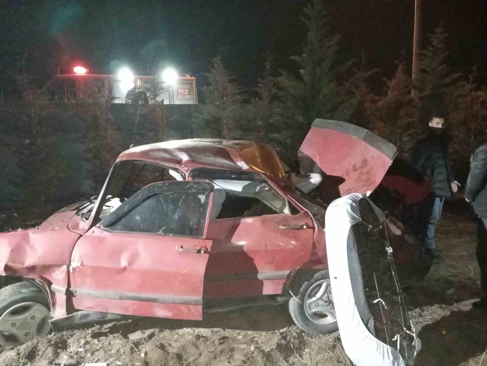 Kontrolden &ccedil;ıkan otomobil tarlaya devrildi: 1 yaralı
