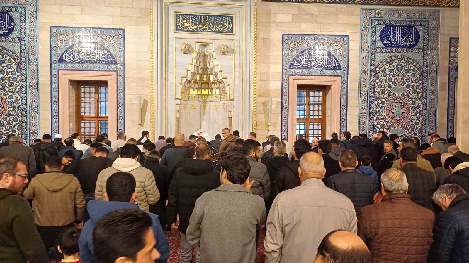 Adana’da ilk teravih namazı kılındı