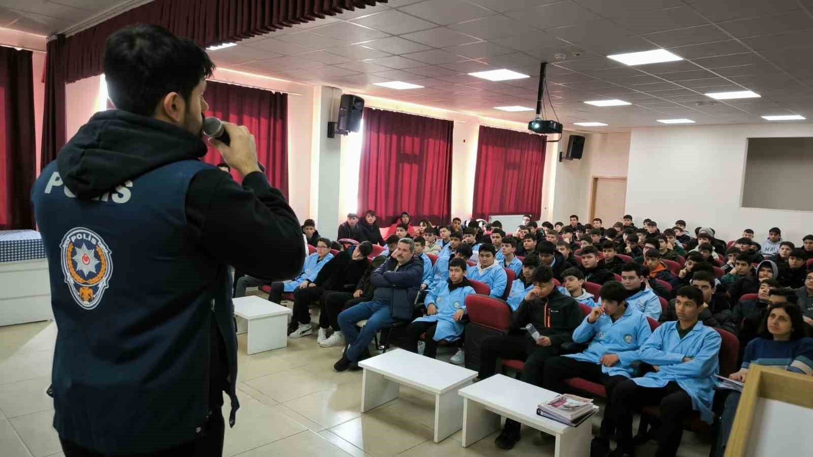 Çaycuma’da lise öğrencilerine ’Siber Güvenlik’ farkındalık semineri
