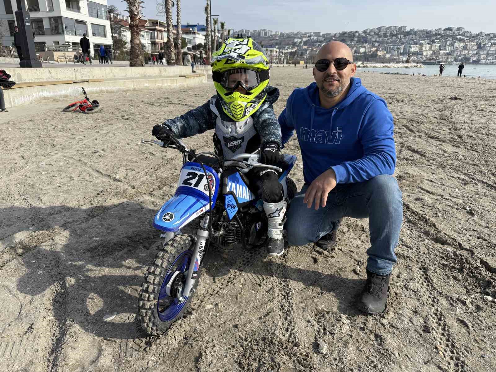 3 buçuk yaşında motocross tutkunu minikten göz dolduran performans
