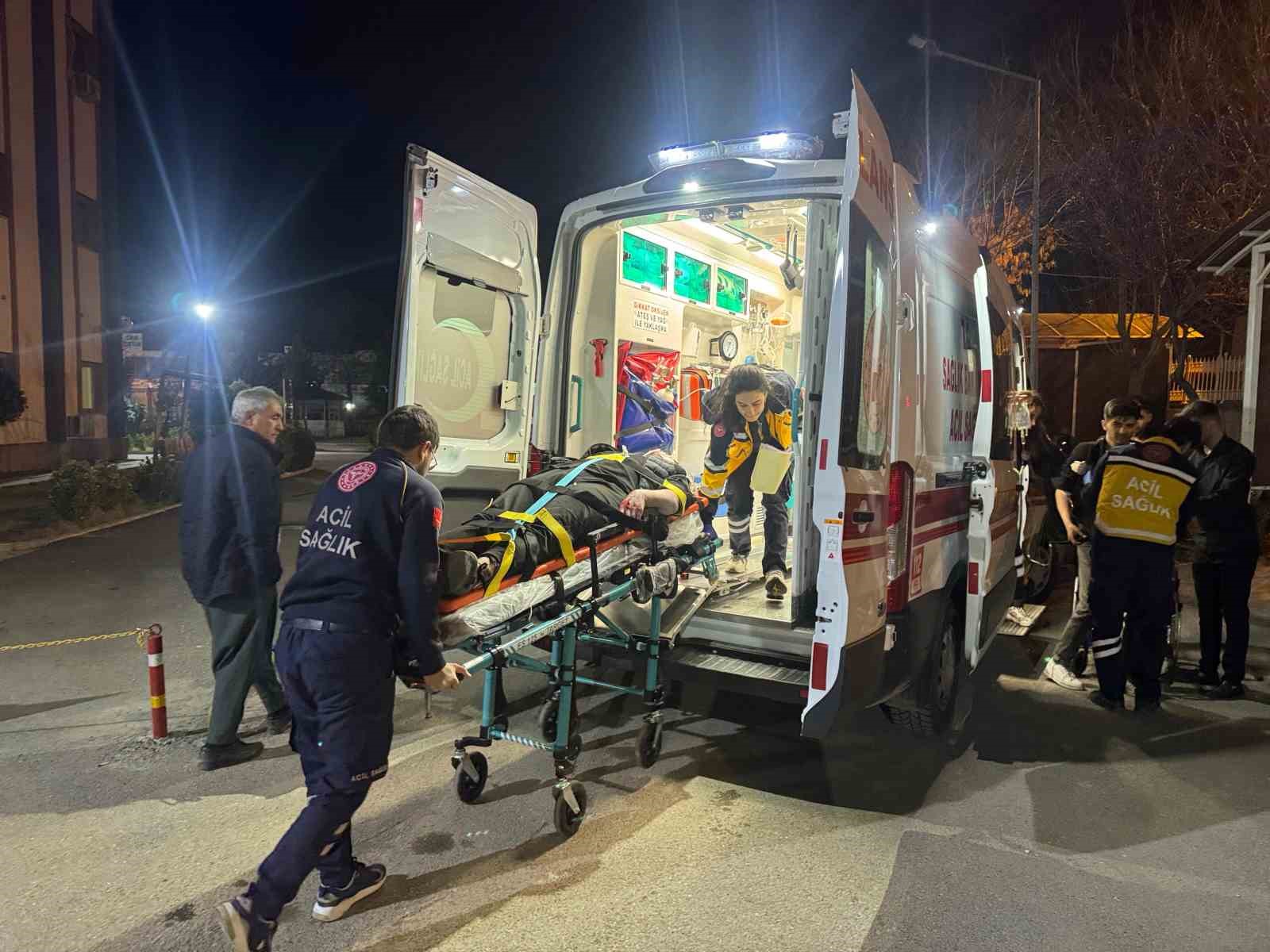 Baraj yolunda 2 motosiklet çarpıştı: 3 yaralı