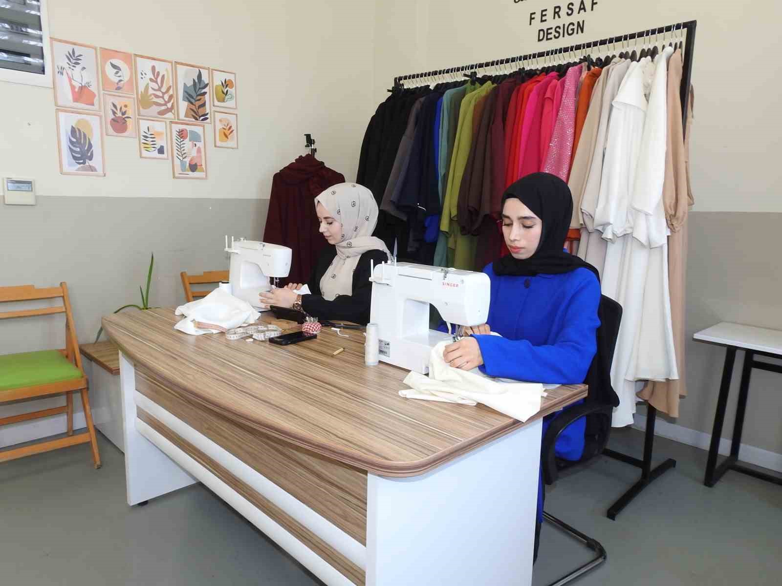 Gen&ccedil; girişimci kuzenler, kurdukları işletmeyi kadınlarla b&uuml;y&uuml;tmeyi hedefliyor
