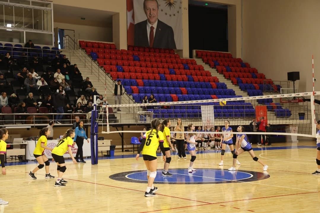 Niğde’de Mahalli Lig Voleybol Müsabakaları tamamlandı