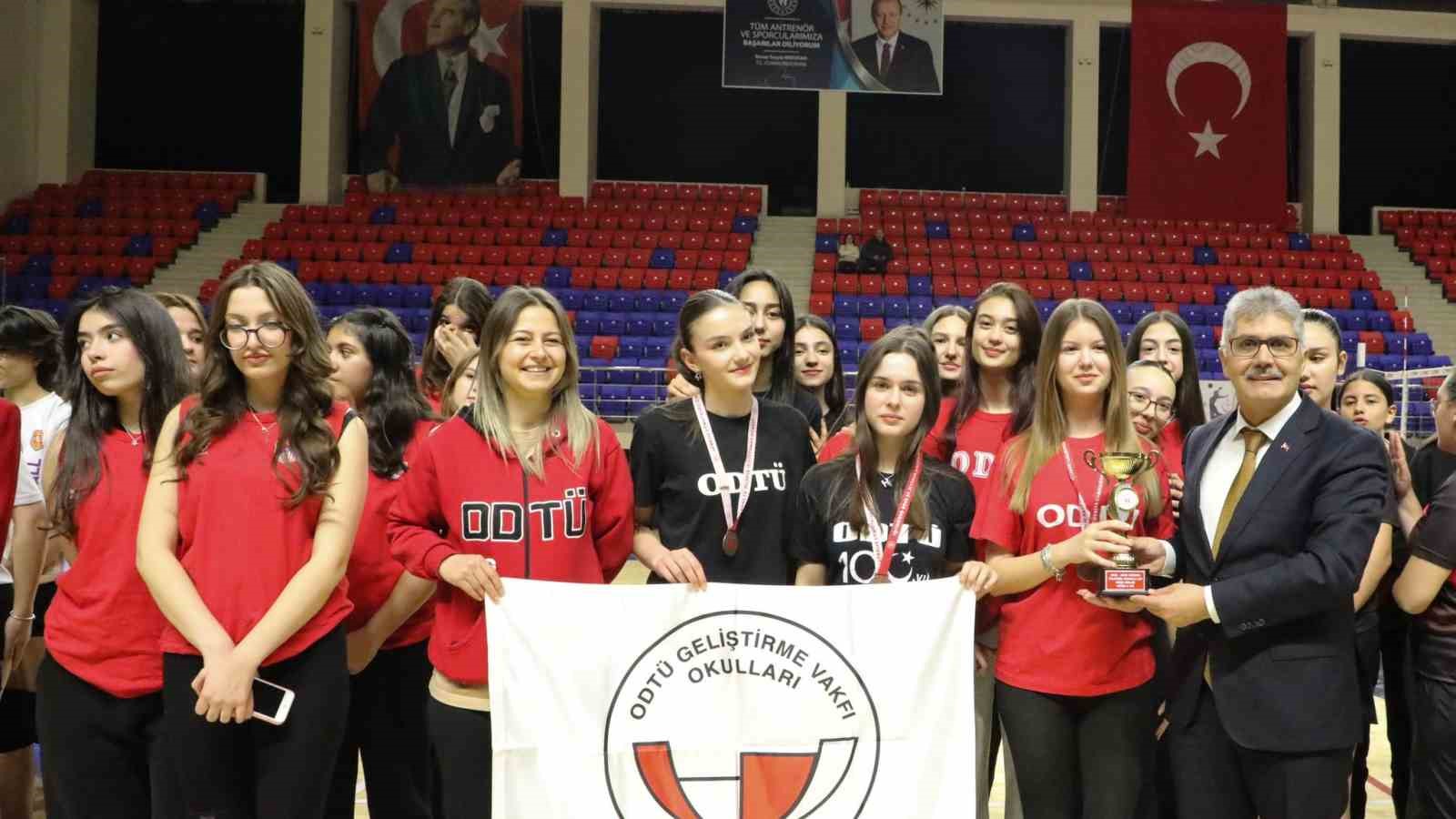 Niğde’de Mahalli Lig Voleybol Müsabakaları tamamlandı
