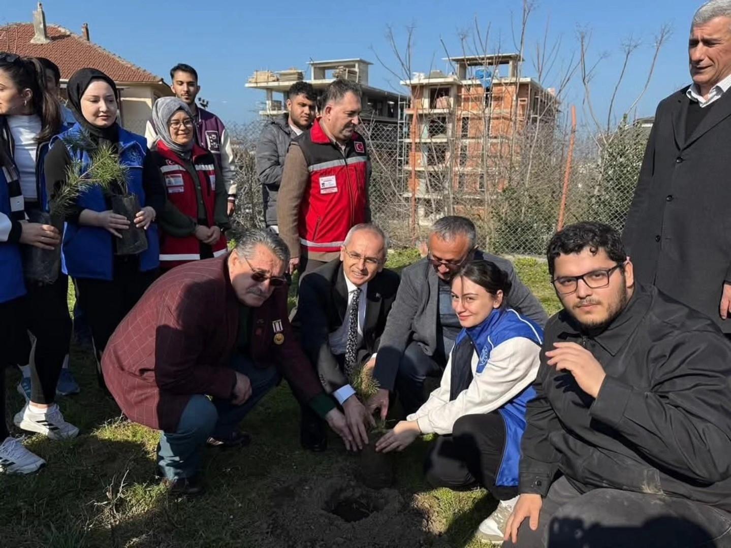 Düzceli şehitler anısına fidan diktiler
