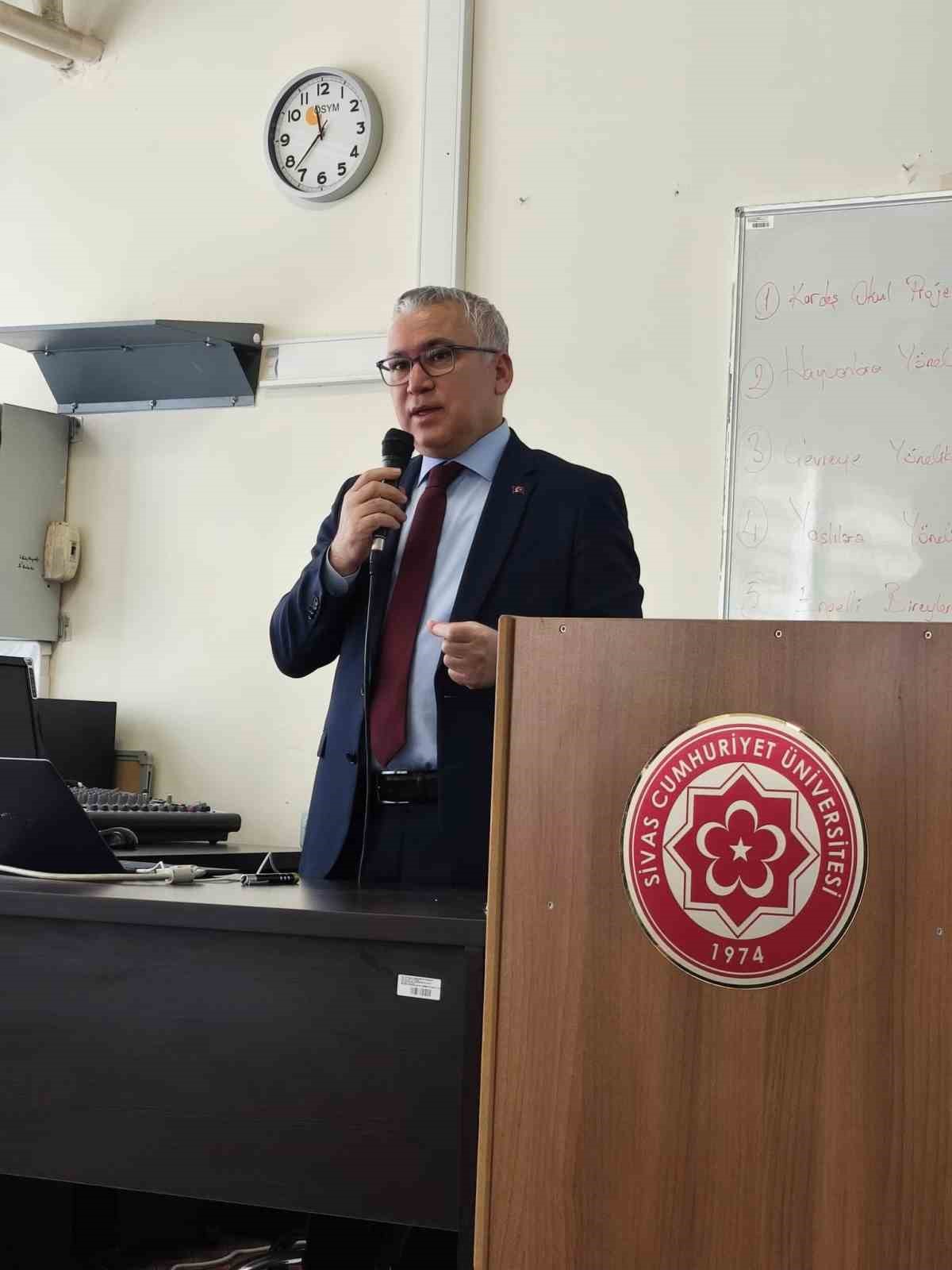 İlk dersi vali verdi, konu Türkiye’nin yönetim yapısı oldu