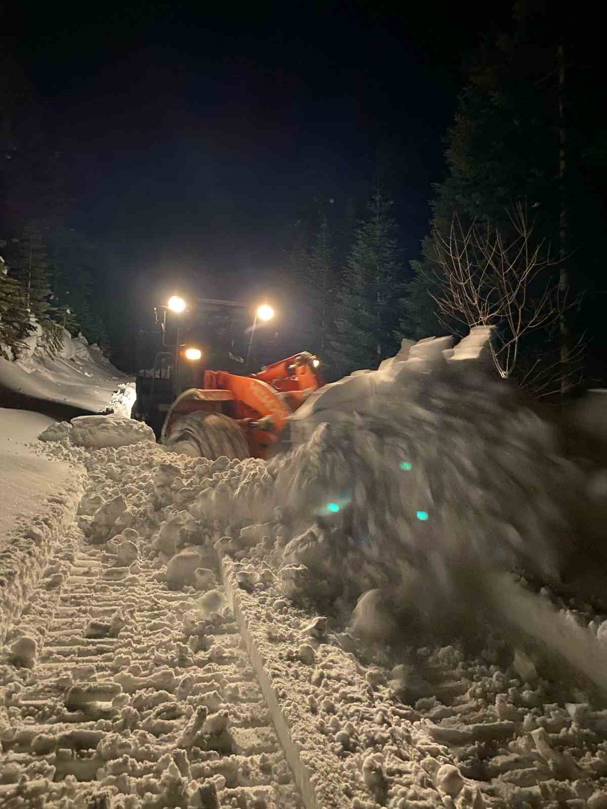 Kastamonu’da kapanan köy yollarında yoğun mesai: 30 bin kilometre yol ağını ulaşıma açıldı
