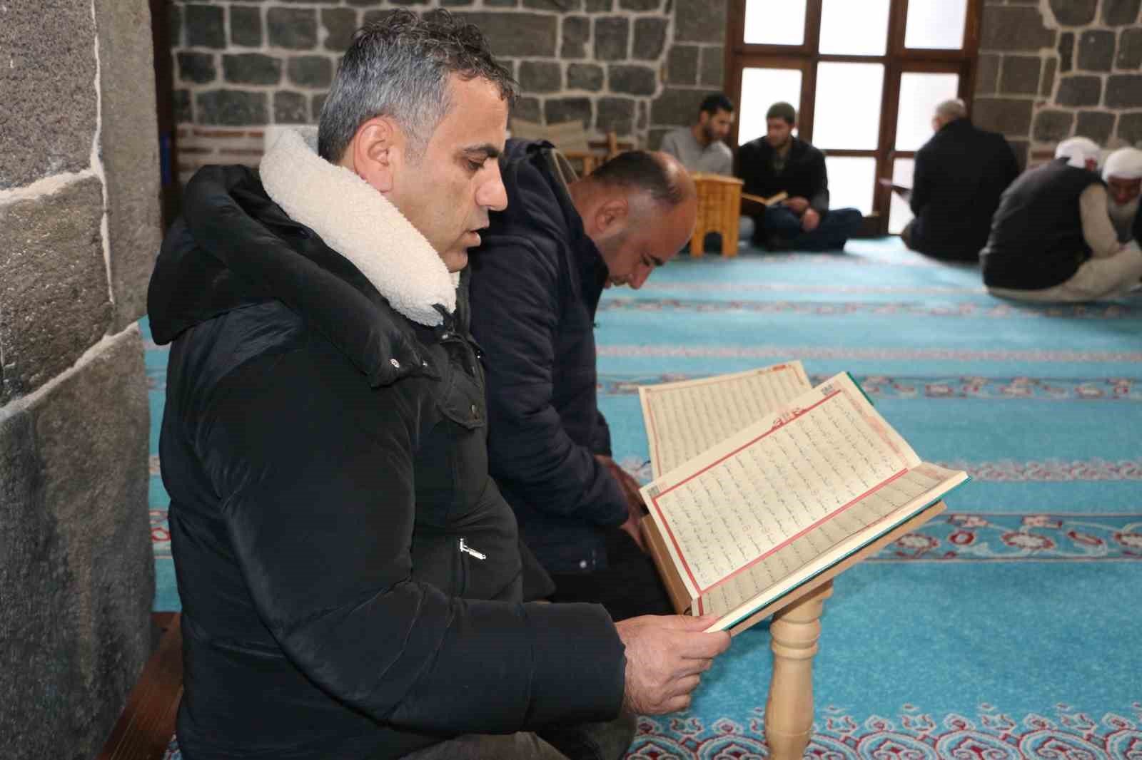 Diyarbakırlı Yusuf, 4 yıldır her teravih namazını farklı camilerde kılıyor
