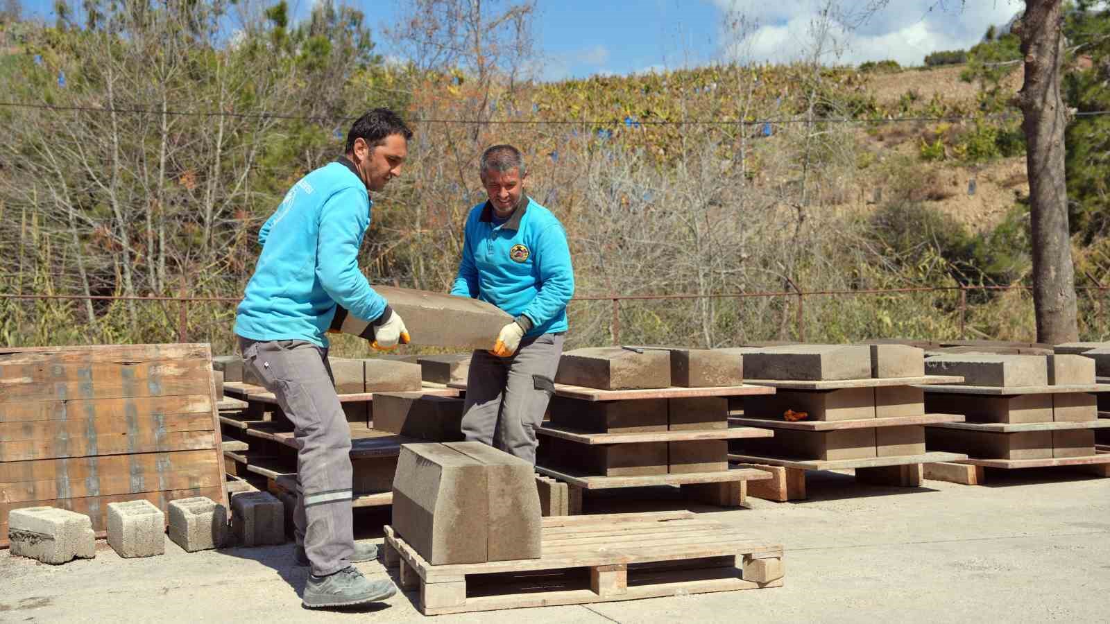 Alanya’da bordür parke üretim tesisi yeniden hizmete başladı
