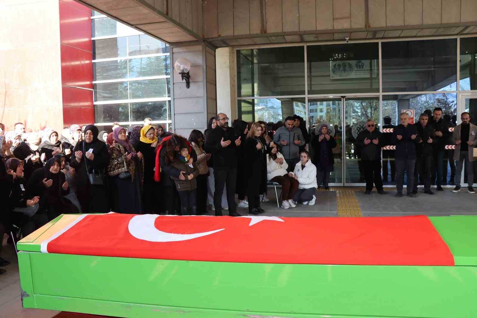 Sağlık personelinin ani ölümü ilçeyi yasa boğdu
